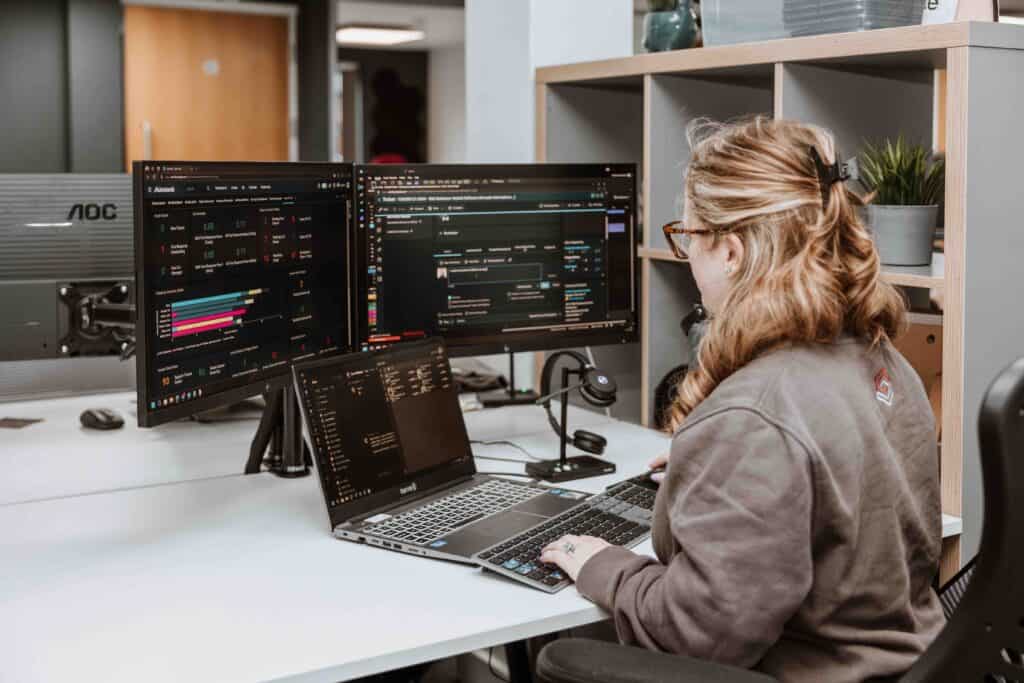 Start Tech - Start Tech A member of the Start Tech team who is a cyber security expert faces their computer, where there are three screens.